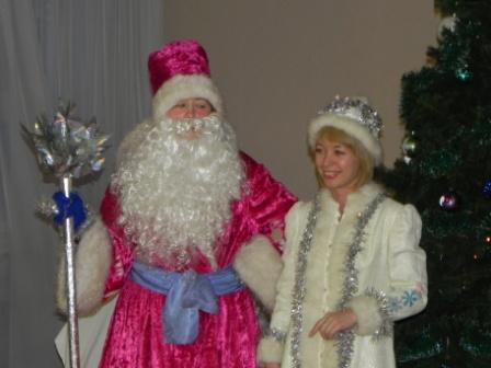 Дед Мороз и внучка Снегурочка
